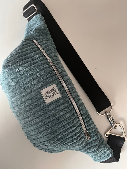 Crossbodybag/ Hipbag- Mint blau Kuschelcord