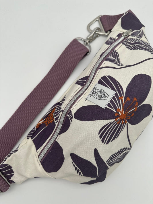 Crossbodybag/ Hipbag- Blumen, Floral, Flieder