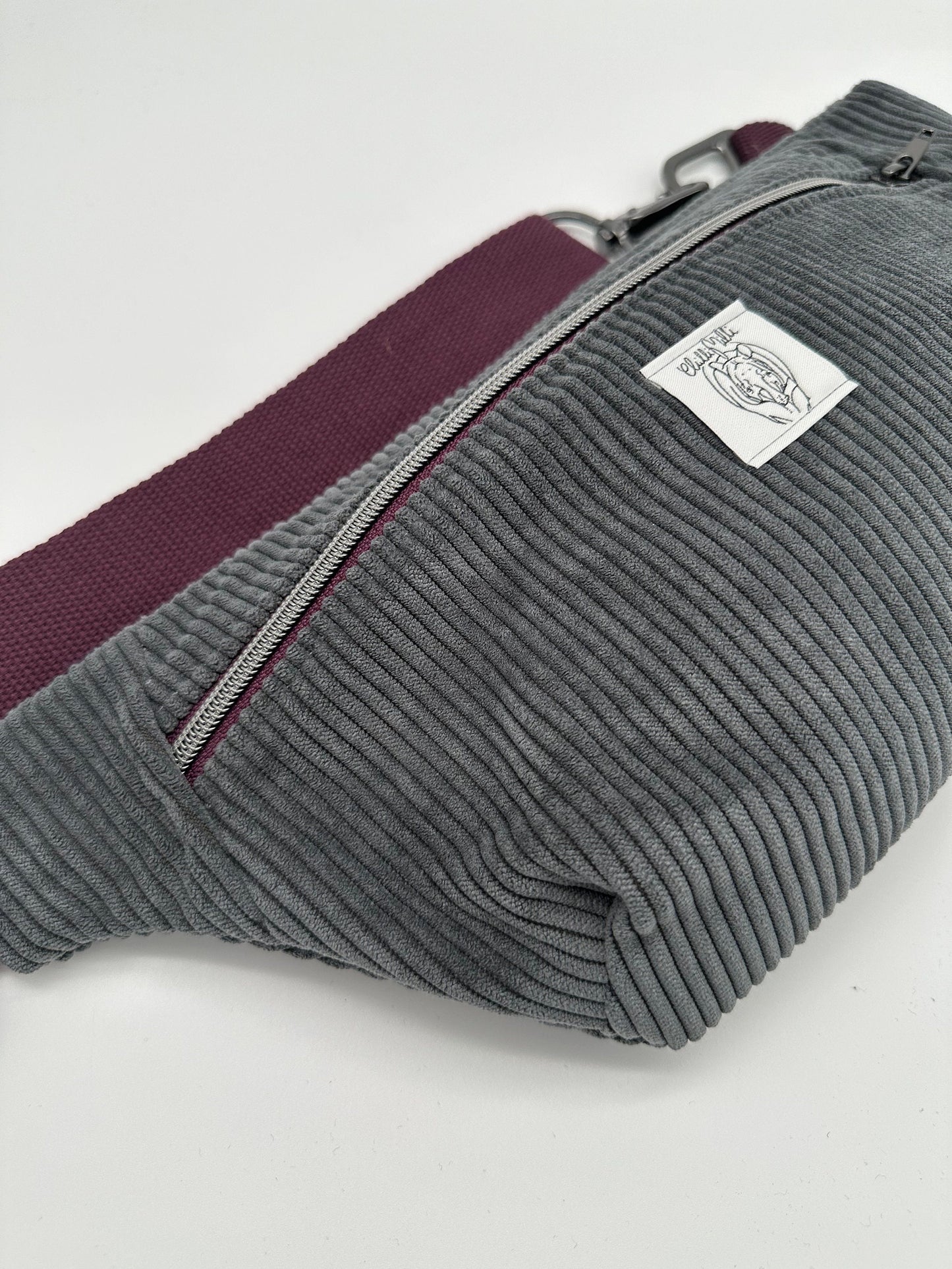 Crossbodybag/ Hipbag- Anthrazit, Dunkle Beere, Cord