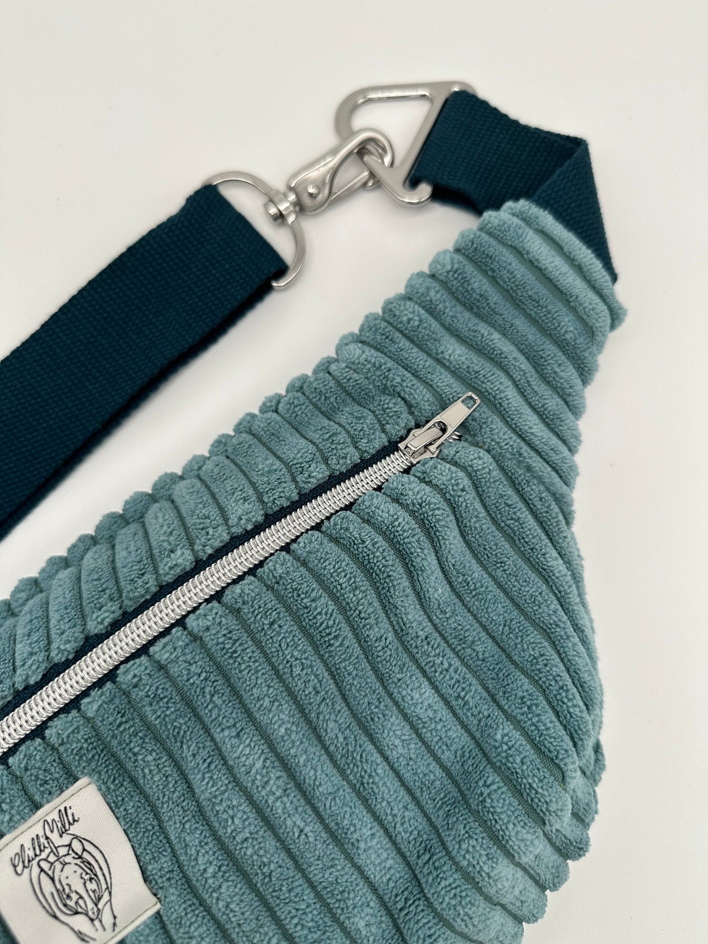 Crossbodybag/ Hipbag- Mint blau petrol Kuschelcord